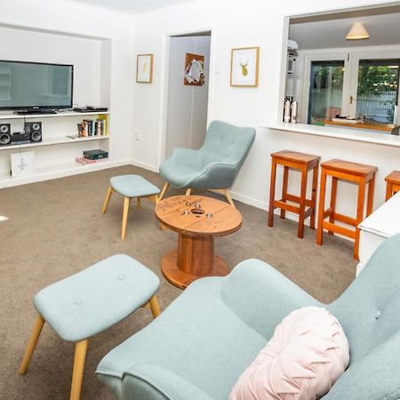 Hop, Skip And Jump To The Lake - Te Anau House Esterno foto