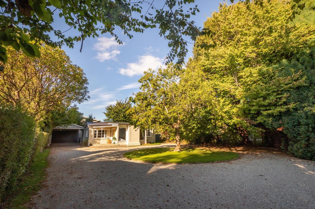 Hop, Skip And Jump To The Lake - Te Anau House Esterno foto